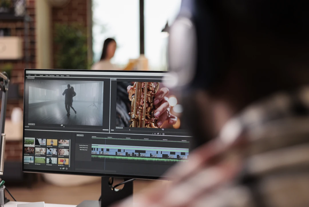 A guy editing a video on computer